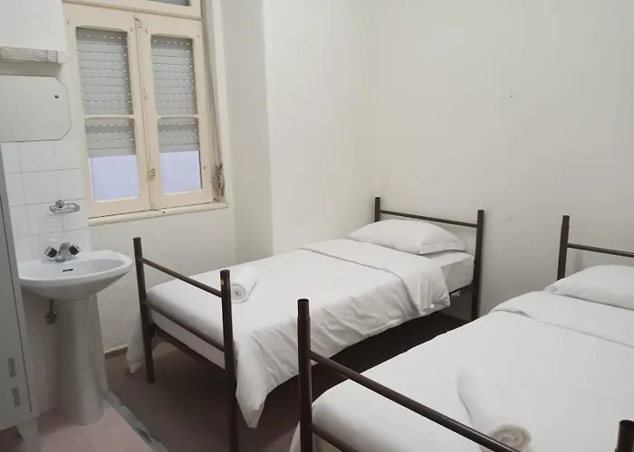 Residencial Ideal Hostel
